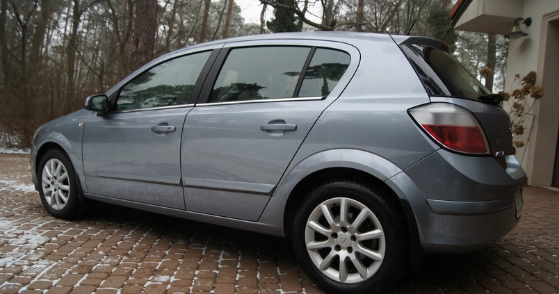 Opel Astra cena 15900 przebieg: 175700, rok produkcji 2005 z Góra Kalwaria małe 277